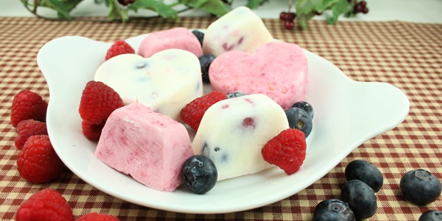 Frozen yogurt bites with berries.