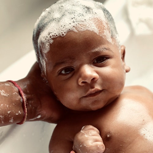 https://www.lancastergeneralhealth.org/-/media/images/lancaster%20general/images/healthhub/motherhood/bath_time_for_baby_700x700.ashx?mw=500&mh=500